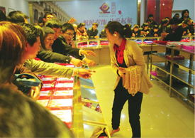 Chinese Citizens Buying Gold