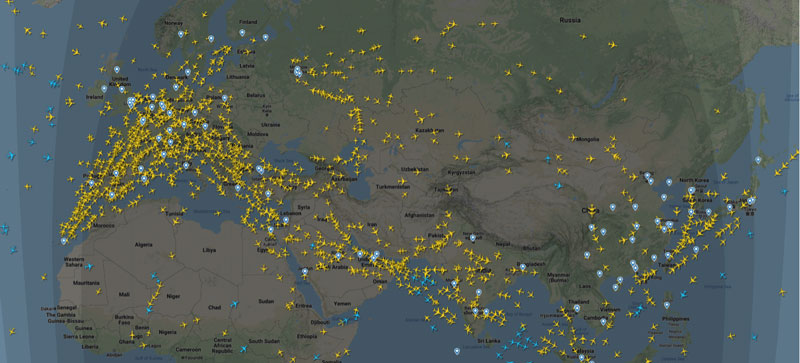 Screenshot of flightradar24.com: Commercial airplanes in the air 3-5-2022